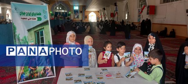 شرکت دانش‌آموزان دبستان حضرت فاطمه(س) در مراسم سالگرد شهدای خدمت