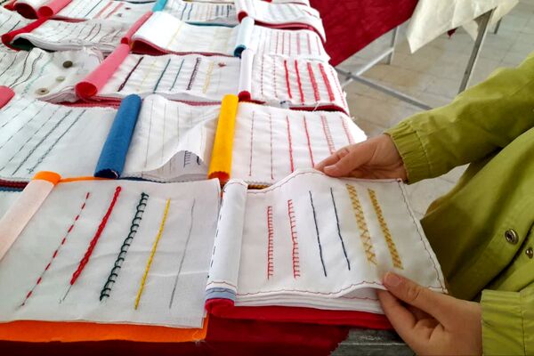 نمایشگاه و بازارچه هنرهای دستی در دبیرستان شاهد فیض شیراز 