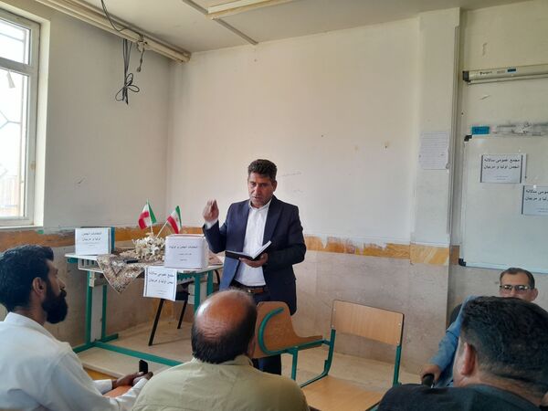 برگزاری جلسه آیین‌نامه انجمن اولیا و مربیان در دبیرستان خدیجه کبری منطقه زاغه