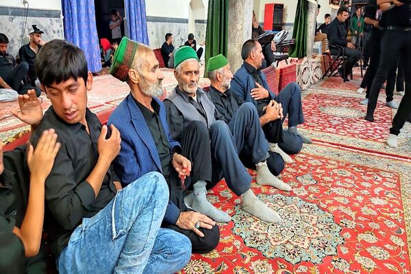 مراسم عزاداری امام حسین(ع) در شهر بار 