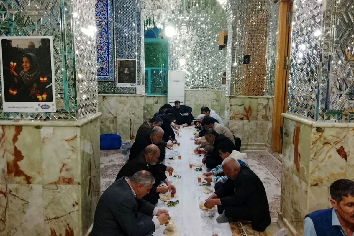 آیین افطاری ماه مبارک رمضان در امامزاده عمادالدین رباط‌کریم