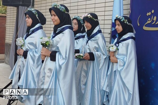 لبخند امید در آیین گشایش دبیرستان فرزانگان دو