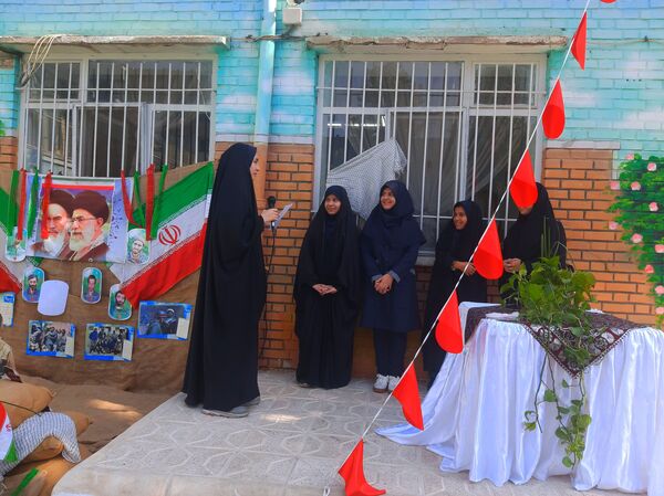 جشن جوانه‌ها در دبیرستان هیأت‌امنایی پژمان‌بختیاری مشهد