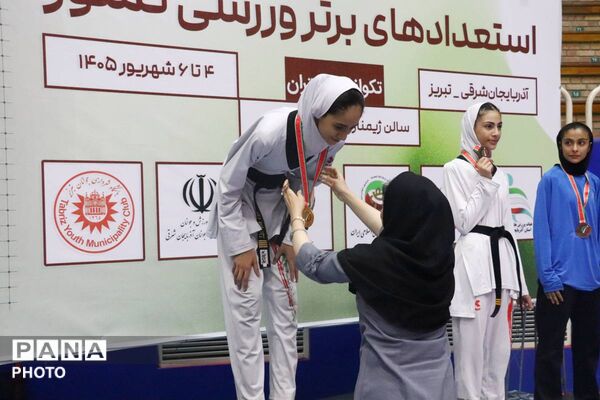 برگزاری المپیاد تکواندو دختران در دانشگاه تبریز