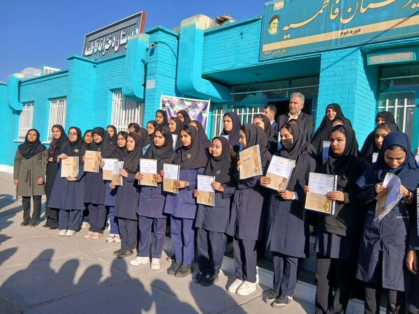  تجلیل از همیاران معلم در دبیرستان فاطمیه