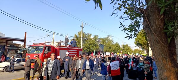دانش‌آموزان دهلرانی در راهپیمائی ۲۲بهمن