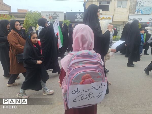 حضور دانش آموزان آزادشهری به یاد دانش آموزان میناب