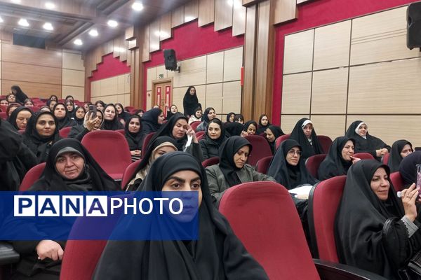 مراسم یلدای مادرانه با حضور فرهنگیان و دانش‌آموزان در اردوگاه شهید منتظری شهریار