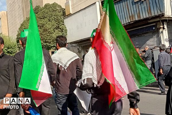 خروش نوجوانان در بدرقه رهبر شهید