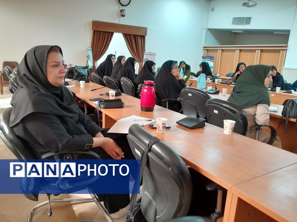 دوره تربیت معلم اقدام پژوهی در سطح نواحی مشهد