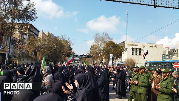 مشت هایی که با فریاد انتقام بالا می آمدند 