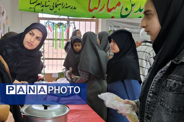 برگزاری نمایشگاه مشاغل خانگی در دبیرستان شاهد ام ابیها، شهرستان آباده