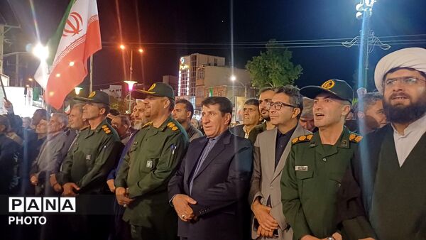 حضور پرصلابت مردم کوهدشت در اجتماع شبانه جلوه‌ای از همبستگی و بصیرت