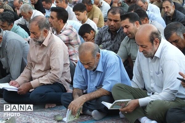 طنین نوای ملکوتی دعای عرفه در حرم حضرت جعفر بن موسی الکاظم (ع) پیشوا