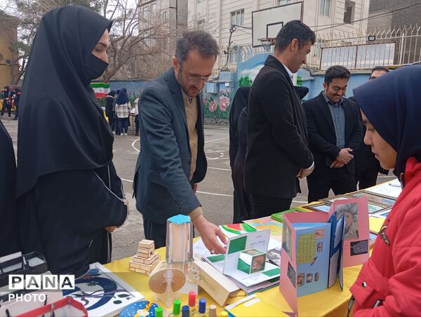 بازارچه کسب و کار دانش آموزی در دبیرستان افشار نژاد ناحیه پنج مشهد
