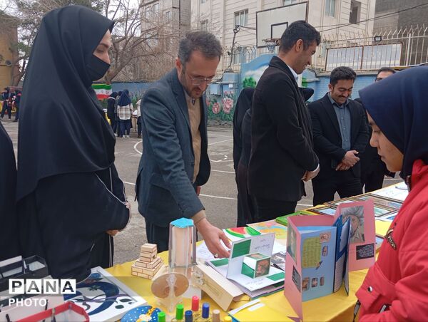 بازارچه کسب و کار دانش آموزی در دبیرستان افشار نژاد ناحیه پنج مشهد