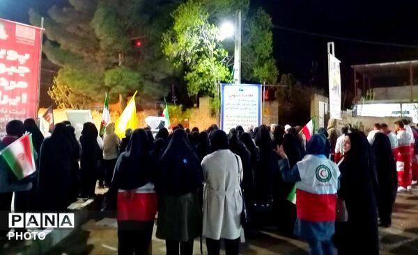 دانش‌آموزان شهرستان مانه در راهپیمایی‌های شبانه در جنگ رمضان 