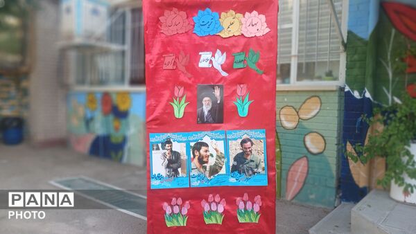 به صدا درآمدن زنگ مهر همزمان با آغاز هفته دفاع مقدس در دبیرستان کوثر فرهنگیان