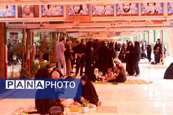 مراسم تحویل سال در گلزار شهدای قم