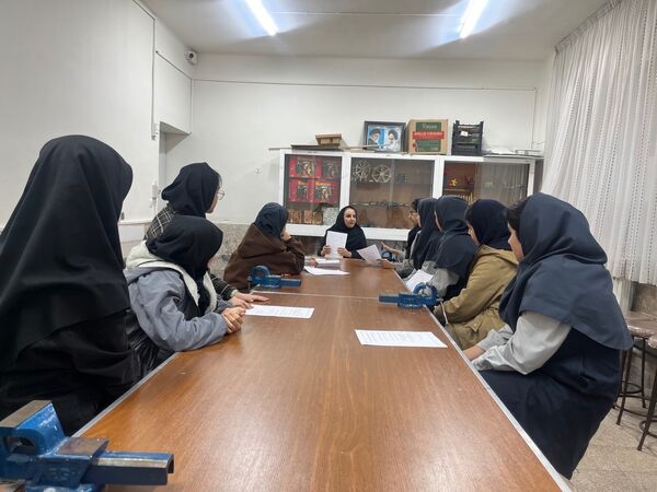 جلسه سفیران سلامت دبیرستان مطهره ناحیه ۶ مشهد 