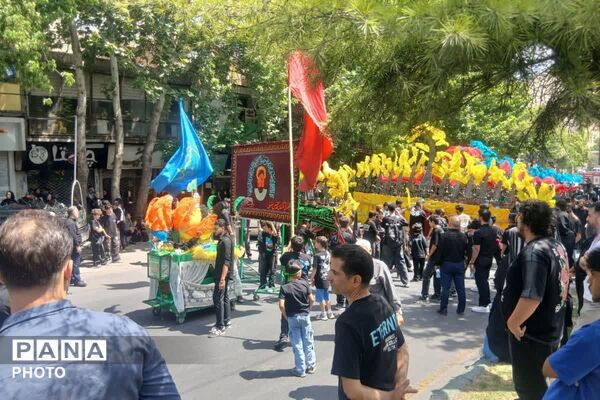 طنین صدای «یا حسین» در آسمان شهر