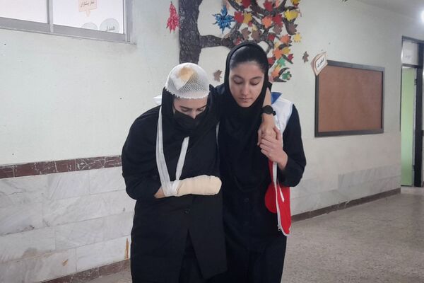 برنامه متمرکز مانور زلزله و ایمنی در دبیرستان فاطمیه شهر آببر