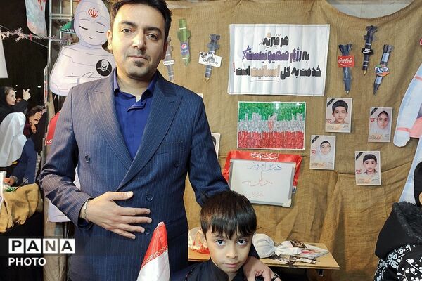 حضور فرهنگیان و دانش آموزان دبستان شهید قلنبر ناحیه دو شهرری در تجمعات شبانه