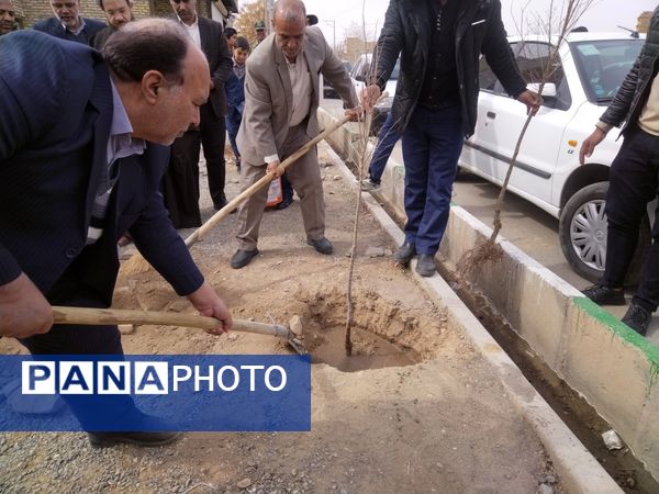 مراسم درخت کاری در مدرسه پویندگان فرهنگ شهرستان خلیل آباد 