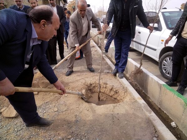 مراسم درخت کاری در مدرسه پویندگان فرهنگ شهرستان خلیل آباد 