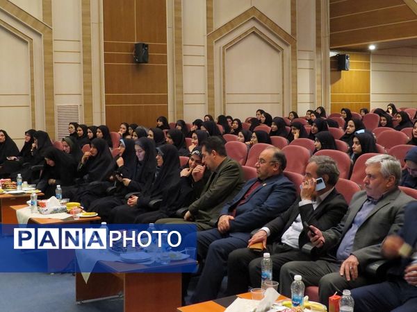 دیدار مشاور وزیر در امور زنان با دانشجویان دانشگاه فرهنگیان 