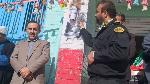 نواخته شدن زنگ انقلاب در دبستان دخترانه ام‌البنین دیشموک