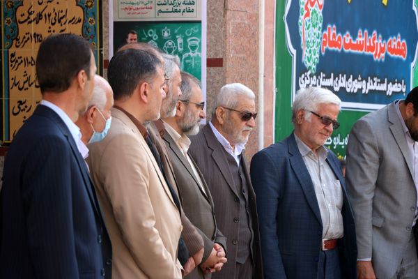 آیین نواختن زنگ سپاس معلم به مناسبت گرامیداشت مقام معلم در دبیرستان حکمت ناحیه 2 اراک
