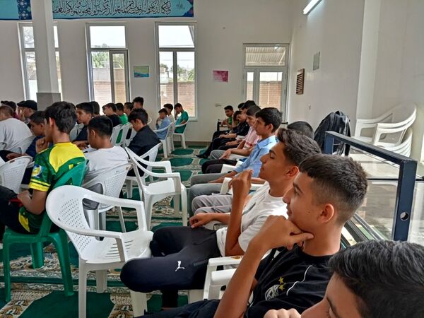 حضور جمعی از اعضای دبیرستان نمونه آیت‌الله خامنه‌ای در مدرسه نمونه دانش