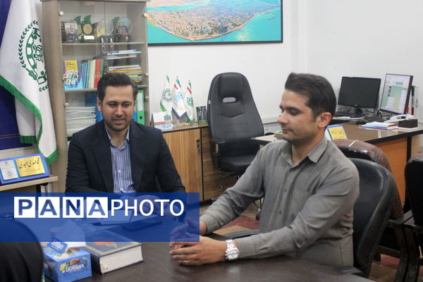 نشست هم‌اندیشی معاون پرورشی و تربیت‌بدنی آموزش‌ و پرورش شهرستان گناوه با رئیس سازمان دانش‌آموزی استان بوشهر 