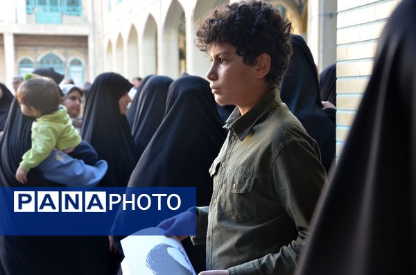 اجتماع مردم شهرکرد در مراسم یادبود سیدالشهدای خدمت