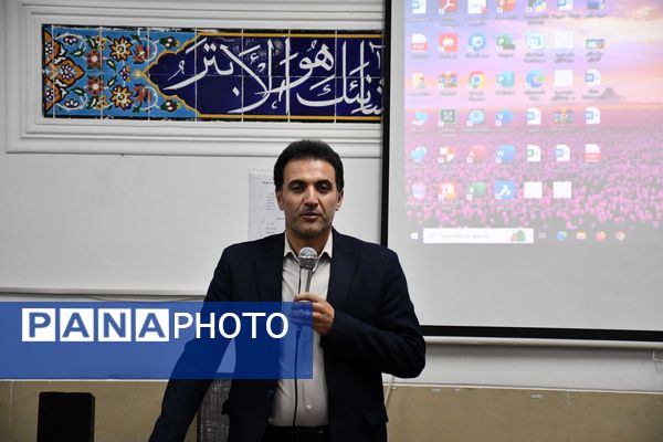 استقبال با شکوه از دانش‌آموز قهرمان و مربیان آموزش و پرورش عشایر فارس