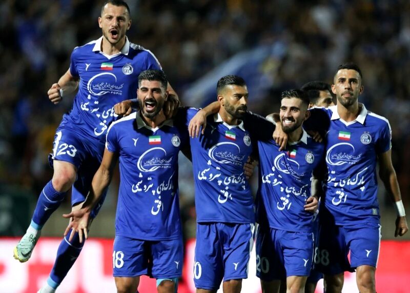 رونمایی از پیراهن های استقلال و الشرطه برای بازی فردا