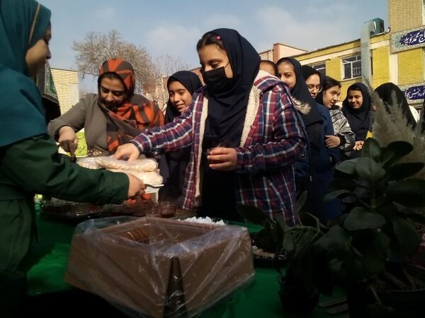 برپایی موکب شهادت حضرت فاطمه(س) در دبیرستان دخترانه نوید ناحیه ۵ مشهد