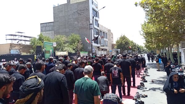 اقامه نماز ظهر عاشورا در کاشمر