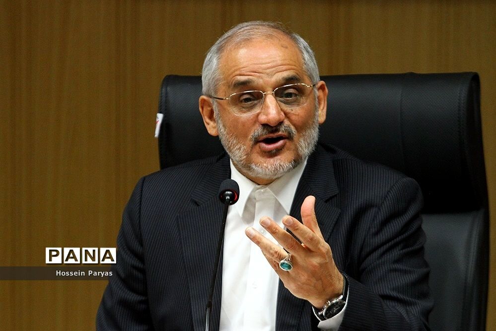 آموزش و پرورش نقطه عزیمت حل اساسی مشکلات کشور است