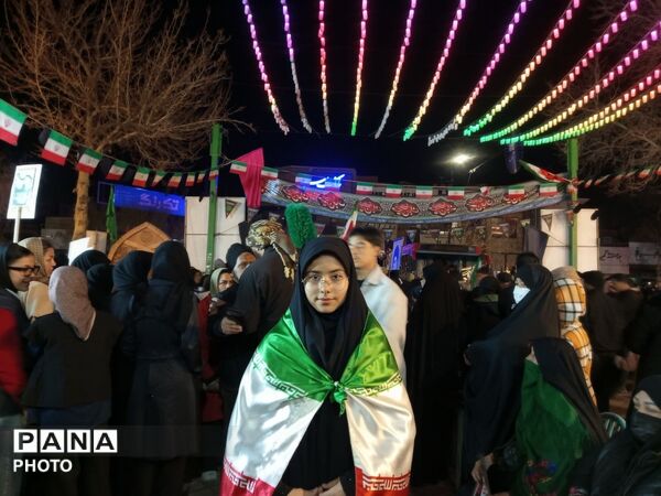 حضور پرشور مردم در آیین همبستگی و اتحاد در مسجد جامع نیشابور 