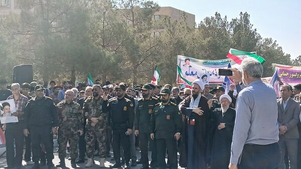 راهپیمایی 13 آبان دانش‌آموزان و مسئولین شهر مهستان