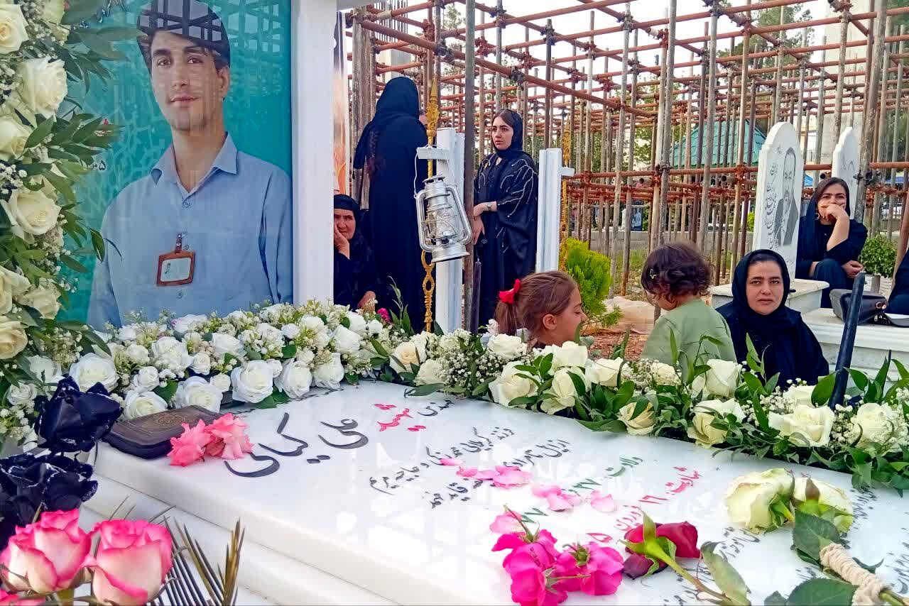 مراسم گرامیداشت چهلمین روز شهادت شهید علی کیانی در گلزار شهدای یاسوج