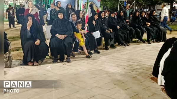 قلب‌های مردم به عشق وطن در چهار باغ خرم‌ آباد، برای ایران تپید