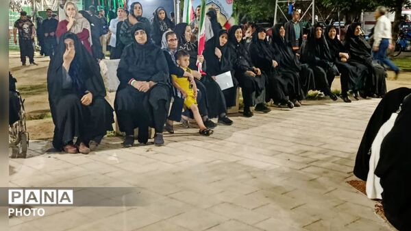 قلب‌های مردم به عشق وطن در چهار باغ خرم‌ آباد، برای ایران تپید