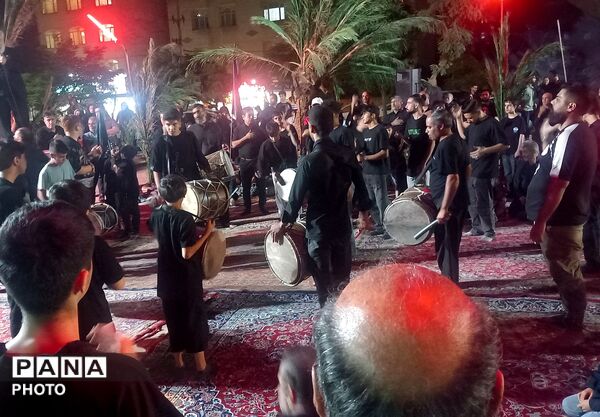 عزاداری شب عاشورا باحضورگسترده عاشقان حسینی