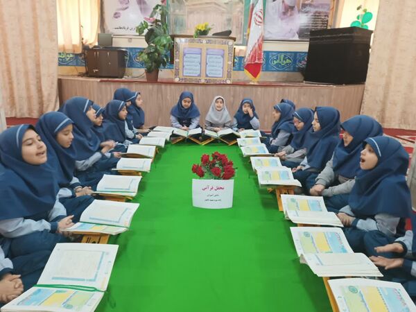 محفل انس با قرآن کریم در دبستان شاهد کوثر