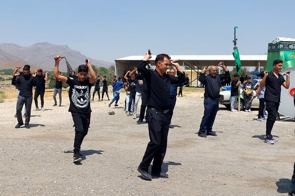 مراسم عزاداری و زنجیر‌زنی روز عاشورا در بوانات