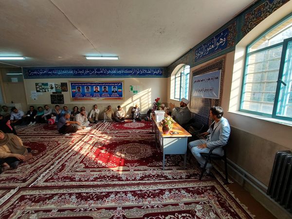 برگزاری انتخابات انجمن اولیا و مربیان با حضور امام‌جمعه در دبیرستان عابدینی خرم صفادشت ملارد