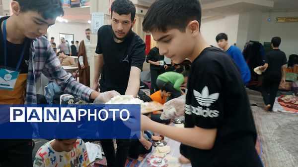 افطاری دومین روز اعتکاف دانش آموزی «سه روز در بهشت»